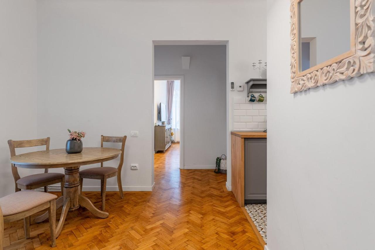 Albert Residence With Complimentary Parking Braşov Extérieur photo