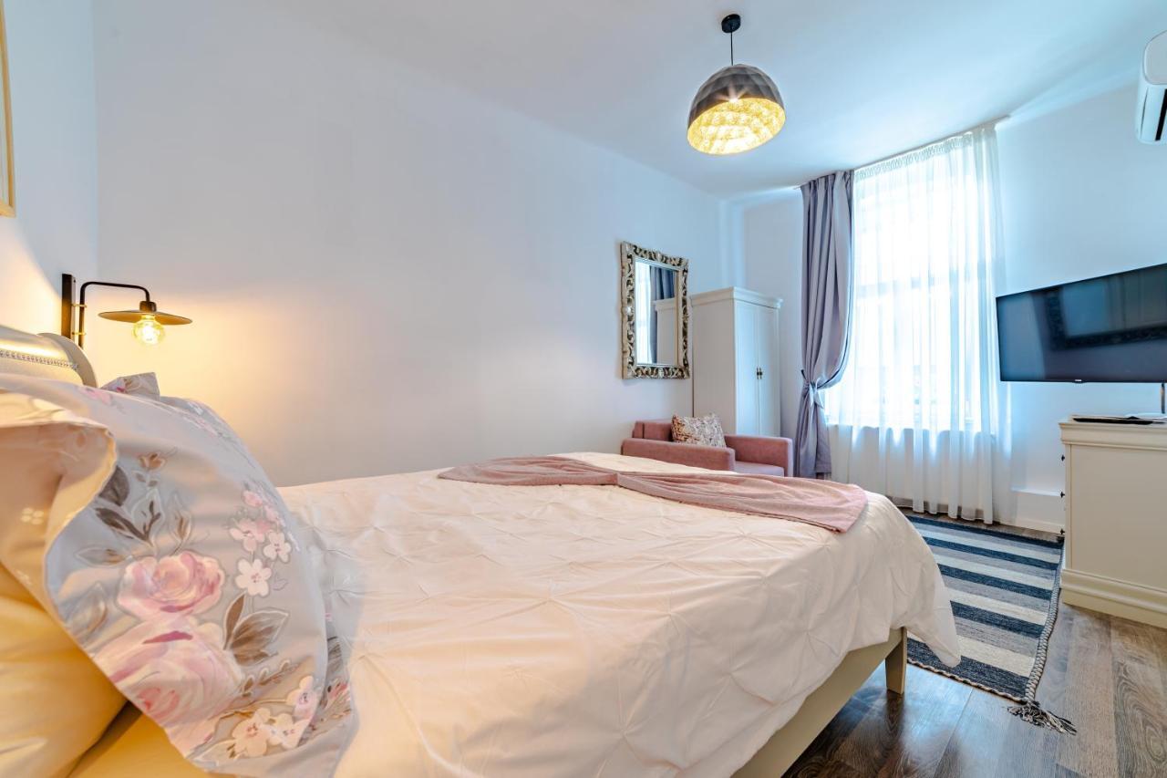 Albert Residence With Complimentary Parking Braşov Extérieur photo