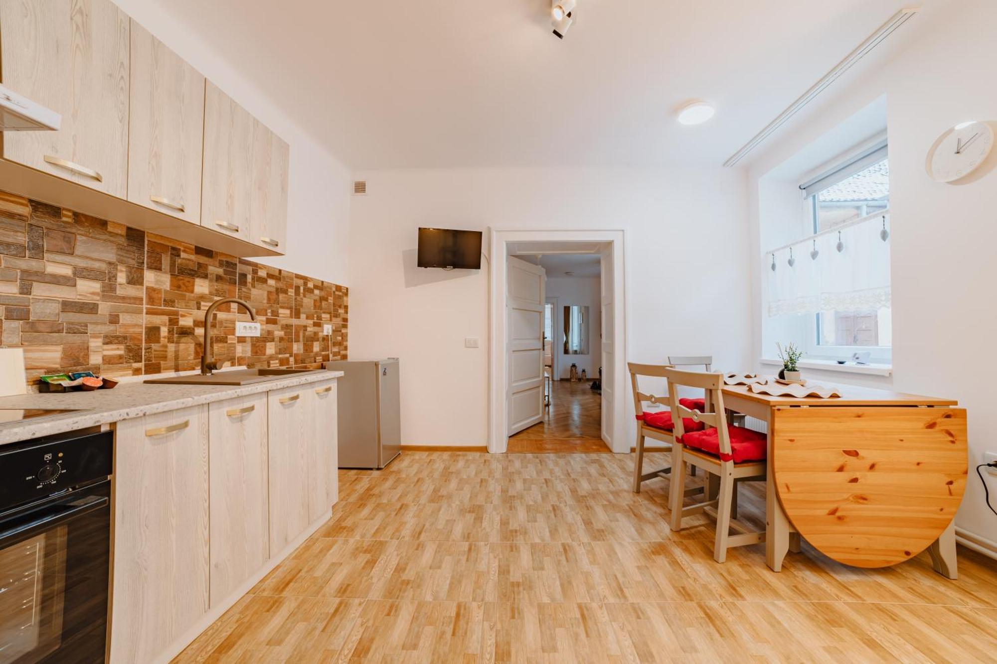 Albert Residence With Complimentary Parking Braşov Extérieur photo