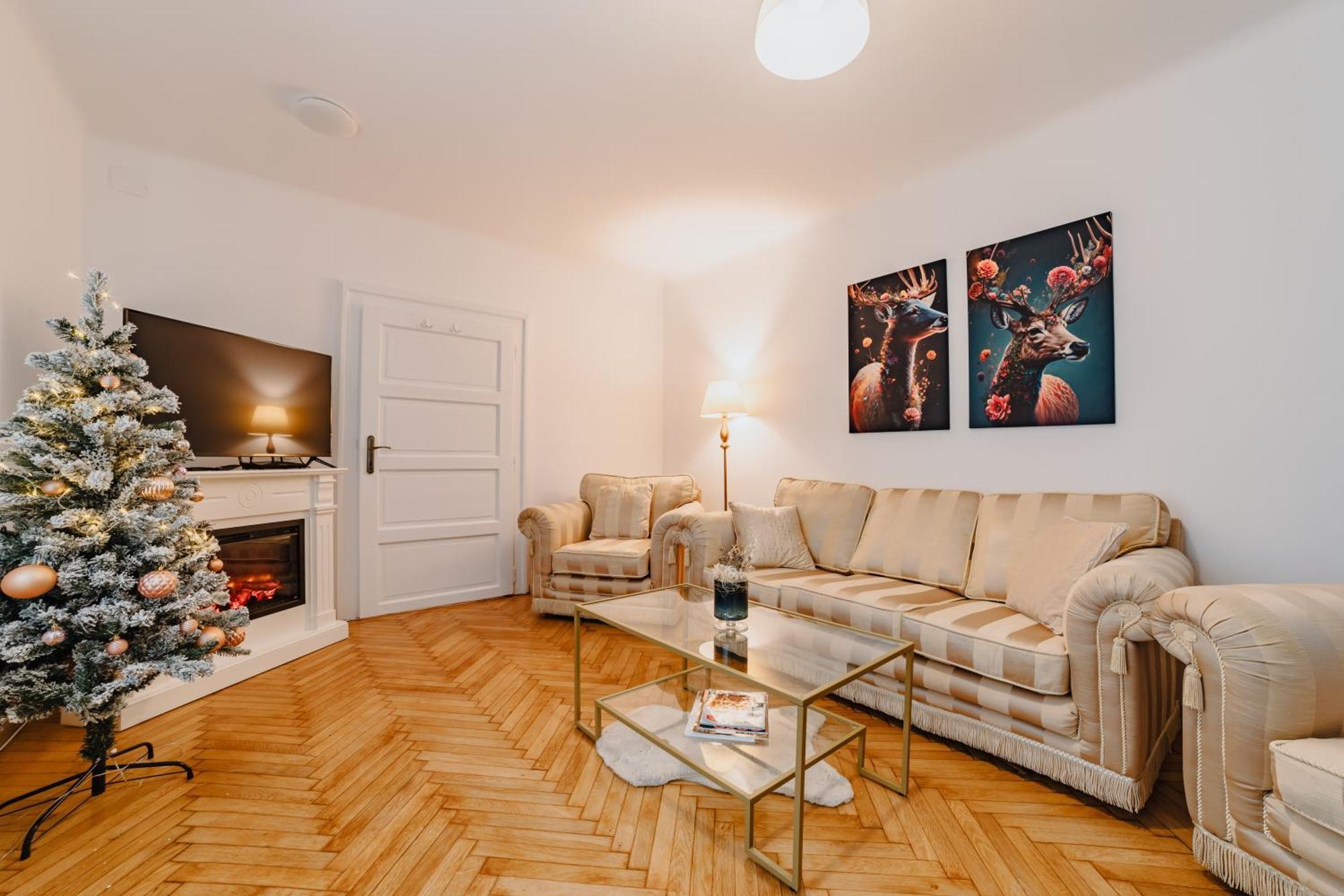 Albert Residence With Complimentary Parking Braşov Extérieur photo