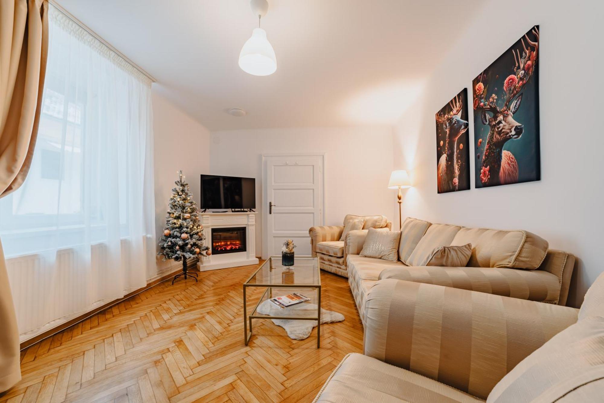 Albert Residence With Complimentary Parking Braşov Extérieur photo