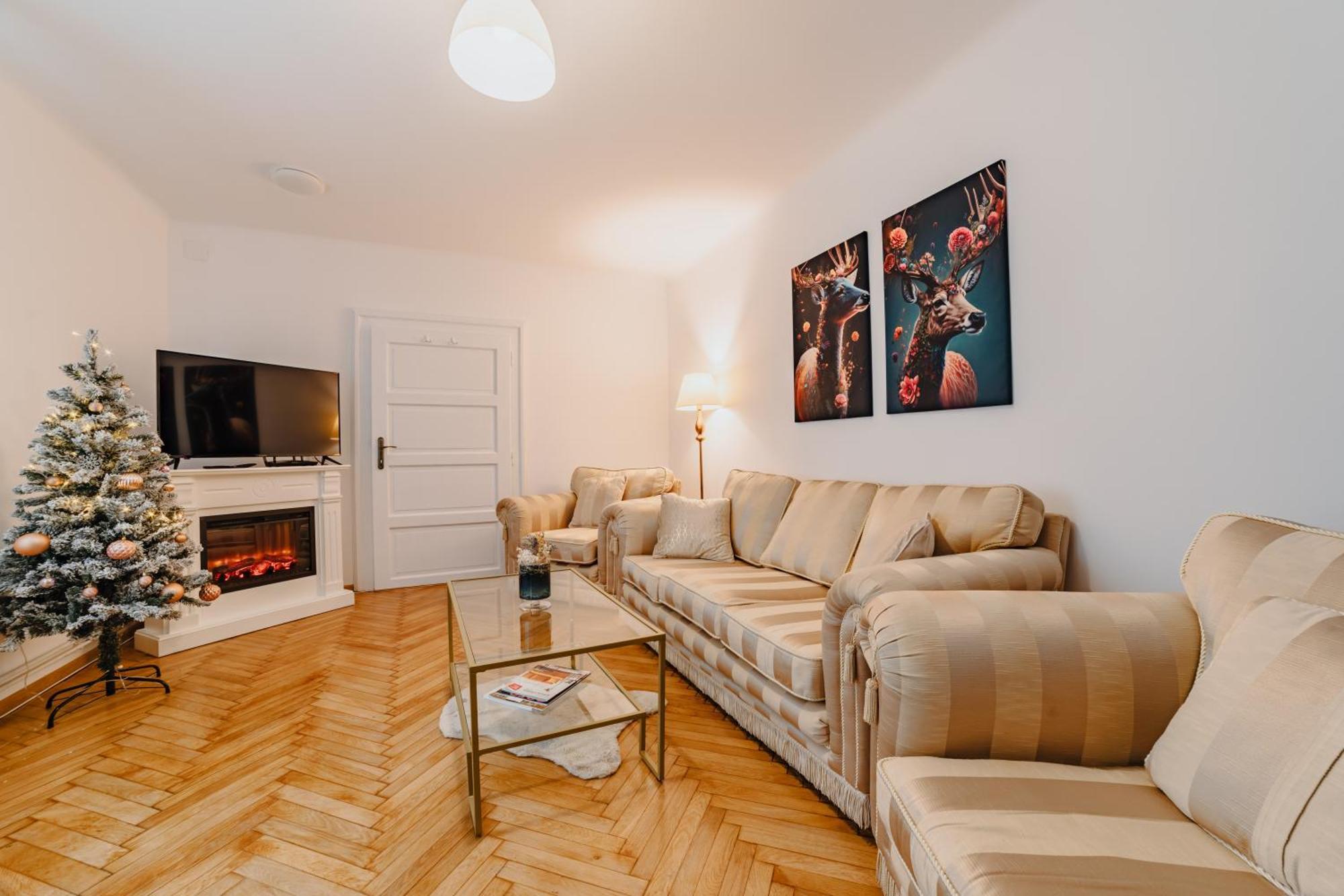 Albert Residence With Complimentary Parking Braşov Extérieur photo