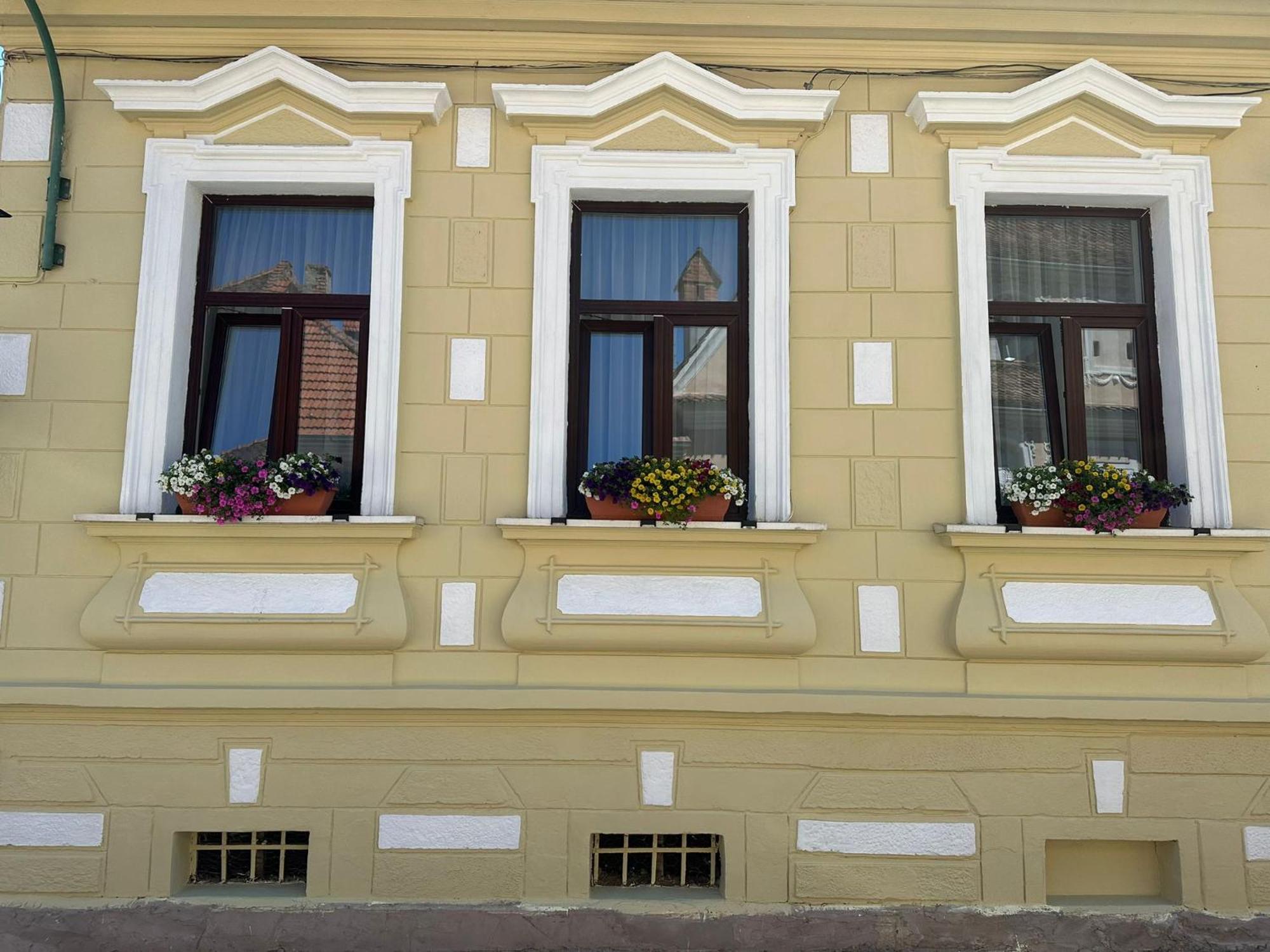 Albert Residence With Complimentary Parking Braşov Extérieur photo