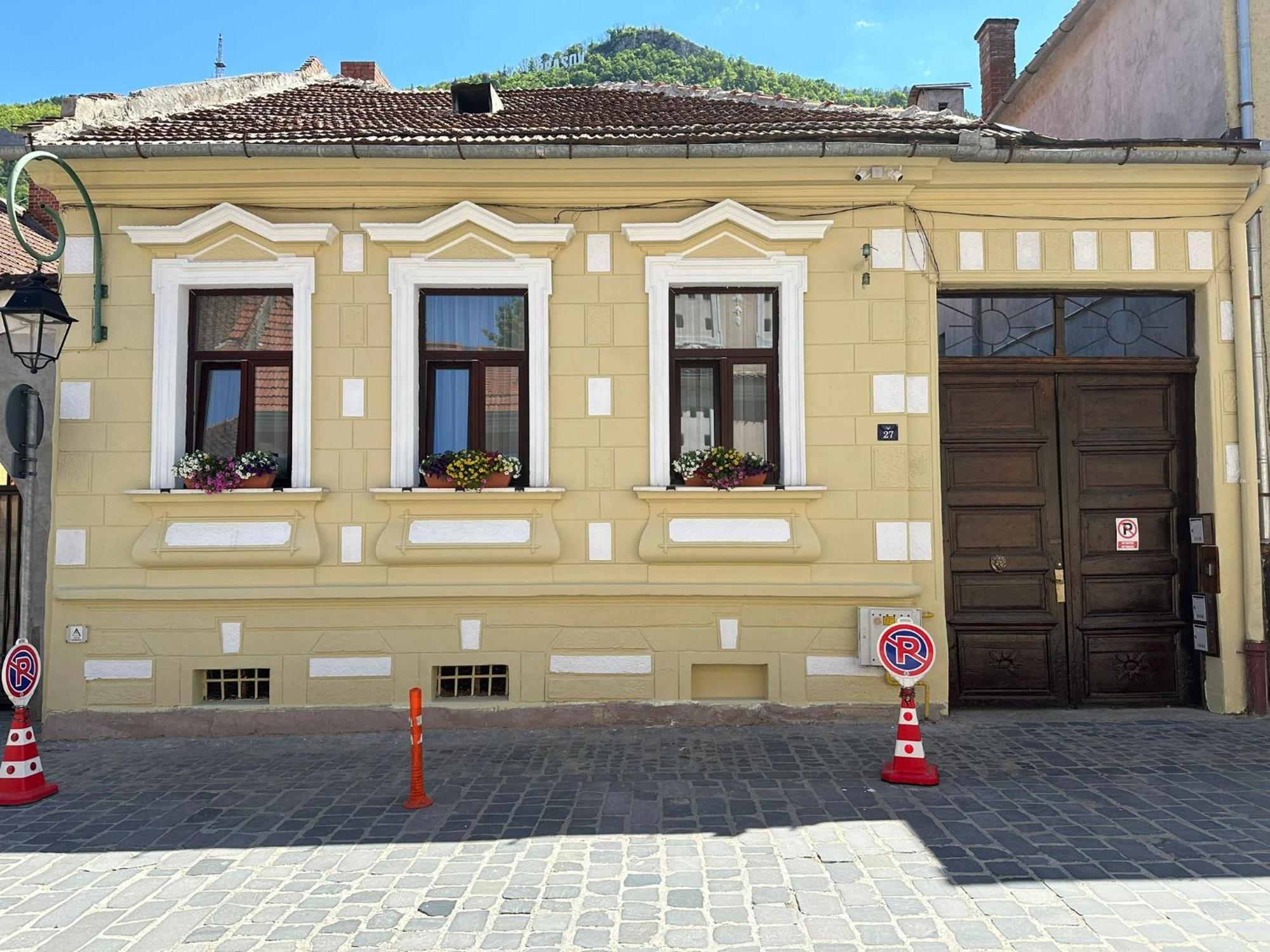Albert Residence With Complimentary Parking Braşov Extérieur photo